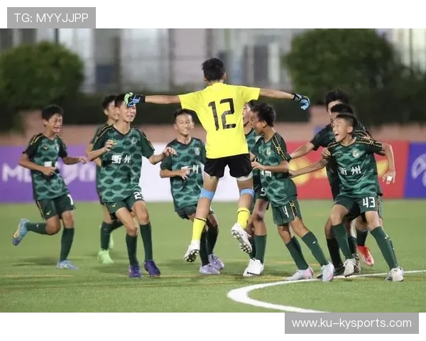 足球联赛在青训扶持中推动俱乐部与社会组织共建青少年项目，青少年足球俱乐部招生